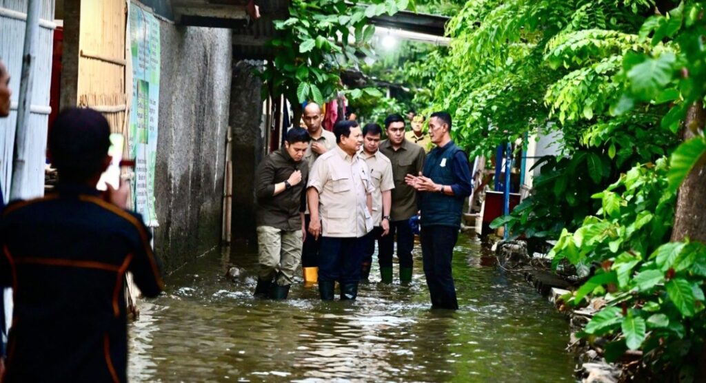 Prabowo Kunjungi Korban Banjir sekaligus Buka Puasa di Babelan Bekasi